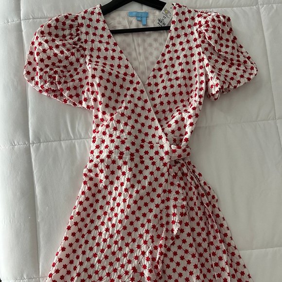 NWT Draper James Red and White Puff Sleeve Embroidered Wrap Dress - Picture 2 of 7